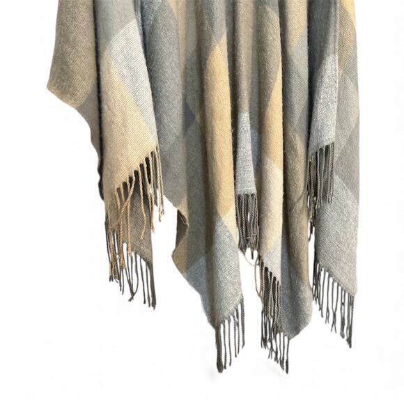 Grey/Beige Plaid Poncho One Size - Picture 3 of 5